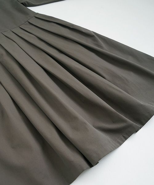 Mochi モチ Mochi公式 Mochi通販 Mochi服 Mochiツイッター Mochiインスタ hight neck tuck dress [dark moss green]