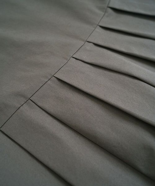 Mochi モチ Mochi公式 Mochi通販 Mochi服 Mochiツイッター Mochiインスタ hight neck tuck dress [dark moss green]