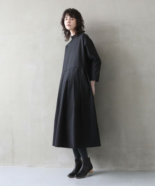 Mochiモチhight neck tuck dress [black]Mochi 最新コレクション