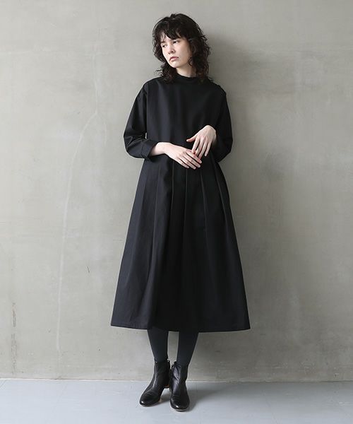 Mochiモチhight neck tuck dress [black]Mochi 最新コレクション