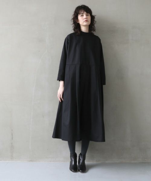 Mochi.モチ.hight neck tuck dress [black]