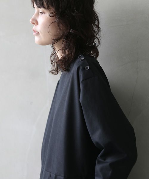Mochi.モチ.hight neck tuck dress [black]