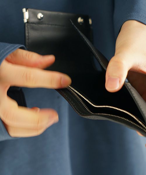 EDROBERTJUDSON.エドロバートジャドソン.shackle bifold wallet [B01XWL-65/05/black]