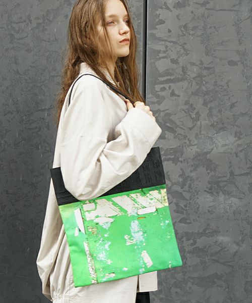 KAGARI YUSUKE.壁布トート ウエダ