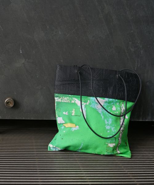 KAGARI YUSUKE.壁布トート ウエダ