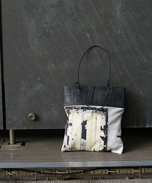 KAGARI YUSUKE.壁布トート アワザ