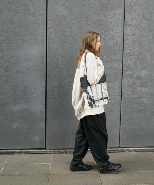 KAGARI YUSUKE.壁布トート アワザ