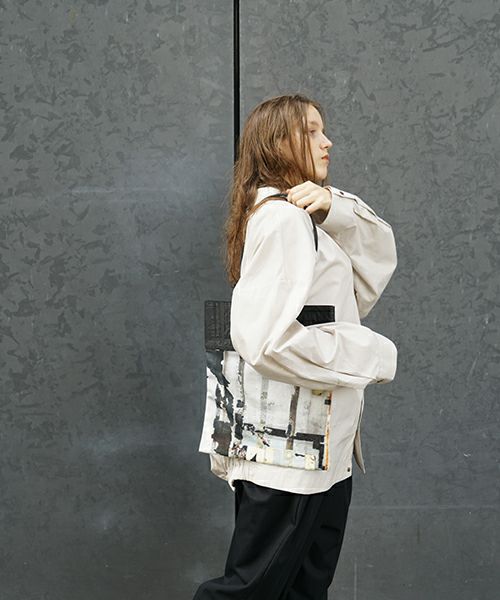 KAGARI YUSUKE.壁布トート アワザ