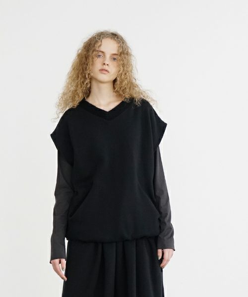 Mochi / home&miles.モチ / ホーム＆マイルズ.v-neck vest [black]