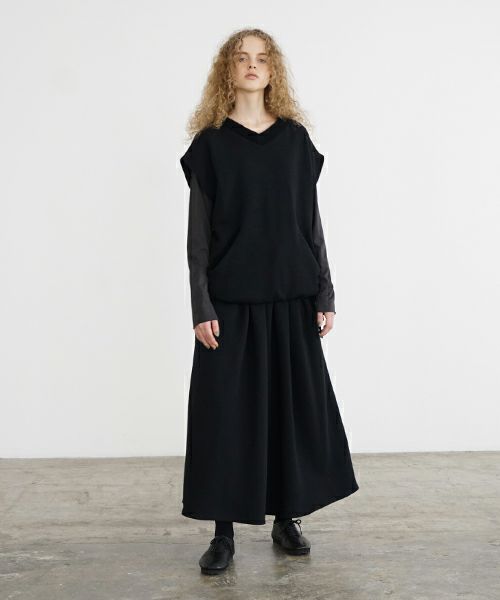 Mochi / home&miles.モチ / ホーム＆マイルズ.v-neck vest [black]