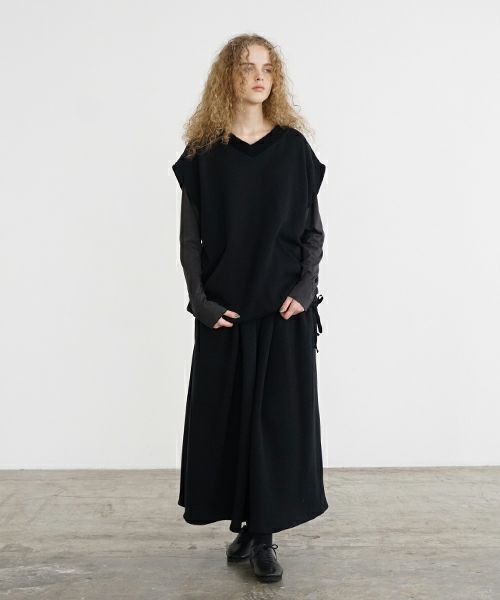 Mochi / home&miles.モチ / ホーム＆マイルズ.v-neck vest [black]