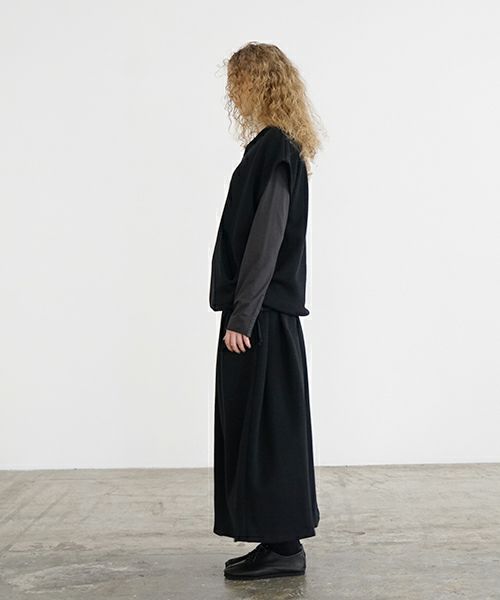 Mochi / home&miles.モチ / ホーム＆マイルズ.v-neck vest [black]