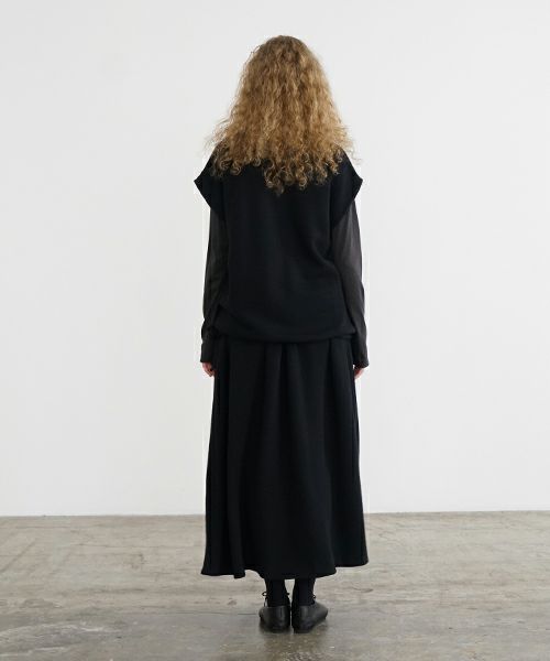 Mochi / home&miles.モチ / ホーム＆マイルズ.v-neck vest [black]