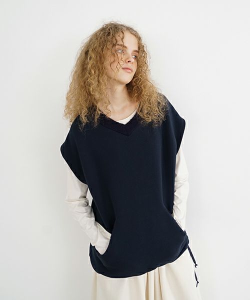Mochi / home&miles.モチ / ホーム＆マイルズ.v-neck vest [navy]