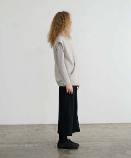 Mochi / home&miles.モチ / ホーム＆マイルズ.v-neck vest [greige]