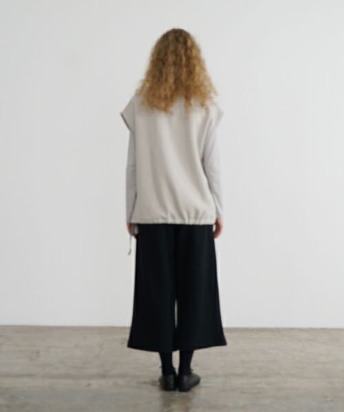 Mochi / home&miles.モチ / ホーム＆マイルズ.v-neck vest [greige]