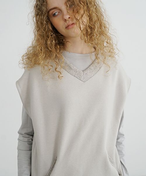 Mochi / home&miles.モチ / ホーム＆マイルズ.v-neck vest [greige]
