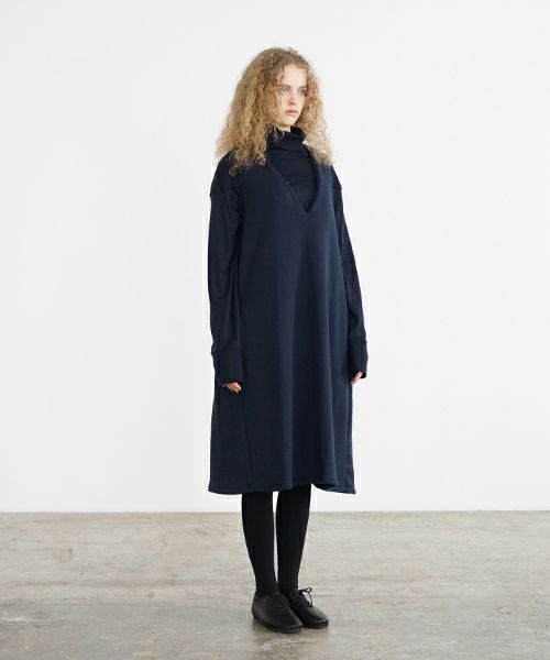 Mochi / home&miles.モチ / ホーム＆マイルズ.v-neck one piece [navy/black]