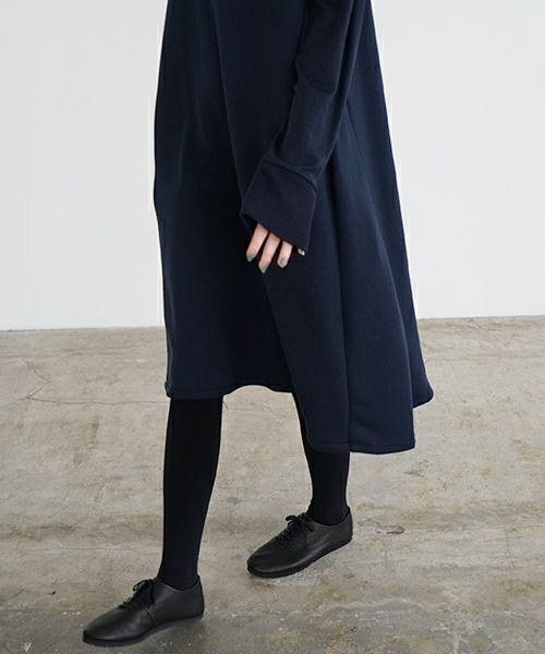 Mochi / home&miles.モチ / ホーム＆マイルズ.v-neck one piece [navy/black]