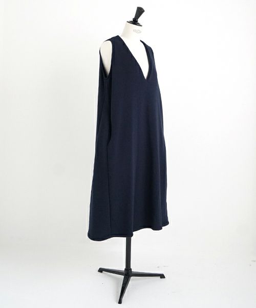 Mochi / home&miles.モチ / ホーム＆マイルズ.v-neck one piece [navy/black]