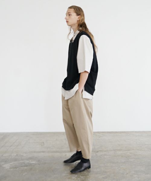 VU ヴウ v vest  [BLACK］Vネックベスト vu-s24-t02