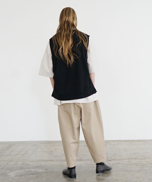 VU ヴウ v vest  [BLACK］Vネックベスト vu-s24-t02