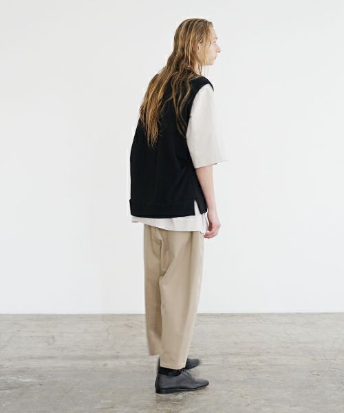 VU ヴウ v vest  [BLACK］Vネックベスト vu-s24-t02