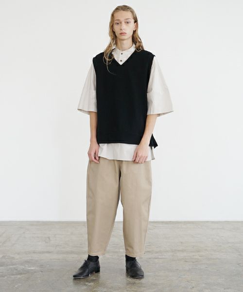 VU ヴウ v vest  [BLACK］Vネックベスト vu-s24-t02