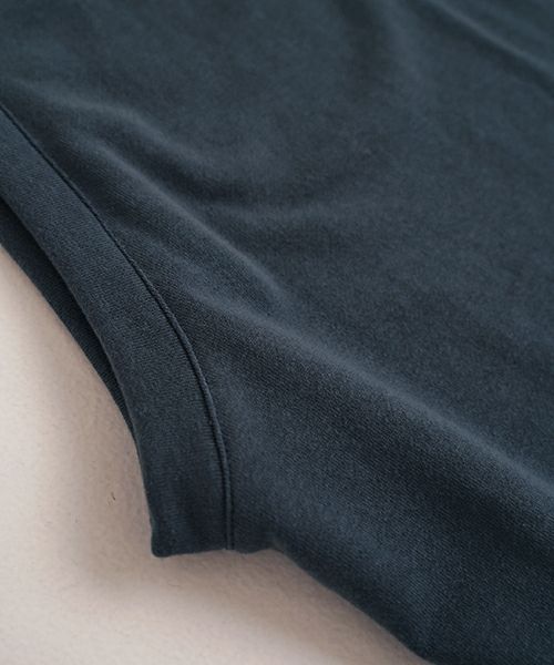 VU ヴウ v vest  [BLACK］Vネックベスト vu-s24-t02