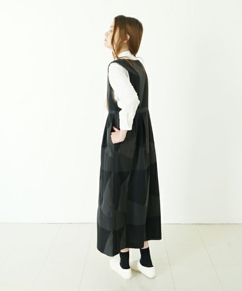 Mochi モチ geometric jumper tuck skirt [ms23-op-03/charcoal×black] 幾何学柄ジャンプタックスカート
