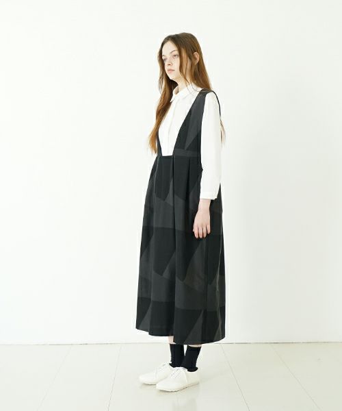 Mochi モチ geometric jumper tuck skirt [ms23-op-03/charcoal×black] 幾何学柄ジャンプタックスカート