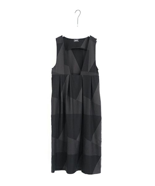 Mochi モチ geometric jumper tuck skirt [ms23-op-03/charcoal×black] 幾何学柄ジャンプタックスカート