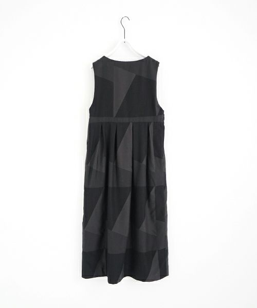 Mochi モチ geometric jumper tuck skirt [ms23-op-03/charcoal×black] 幾何学柄ジャンプタックスカート