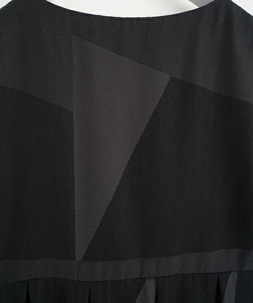 Mochi モチ geometric jumper tuck skirt [ms23-op-03/charcoal×black] 幾何学柄ジャンプタックスカート