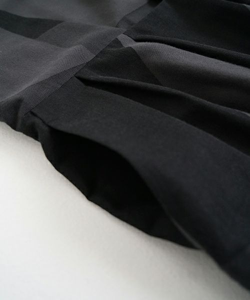Mochi モチ geometric jumper tuck skirt [ms23-op-03/charcoal×black] 幾何学柄ジャンプタックスカート