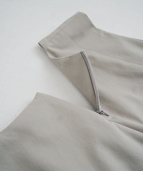 Mochi モチ v-neck belt dress [ms22-op-02/chalk] Vネックベルトドレス