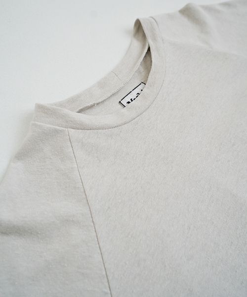 Mochi モチ tuck t-shirt [ms22-to-02/chalk] タックTシャツ
