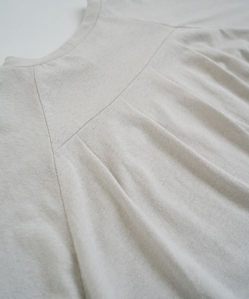 Mochi モチ tuck t-shirt [ms22-to-02/chalk] タックTシャツ
