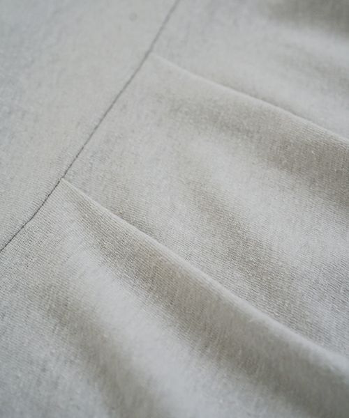 Mochi モチ tuck t-shirt [ms22-to-02/chalk] タックTシャツ