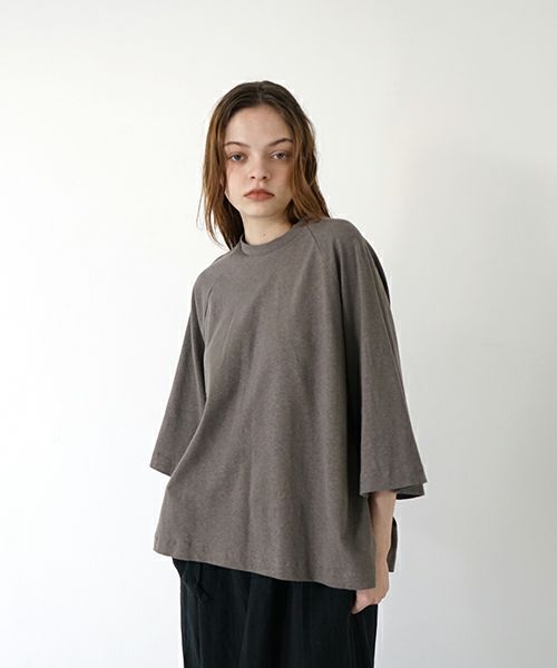 Mochi モチ tuck t-shirt [ms22-to-02/greige] タックTシャツ