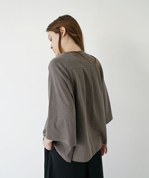 Mochi モチ tuck t-shirt [ms22-to-02/greige] タックTシャツ