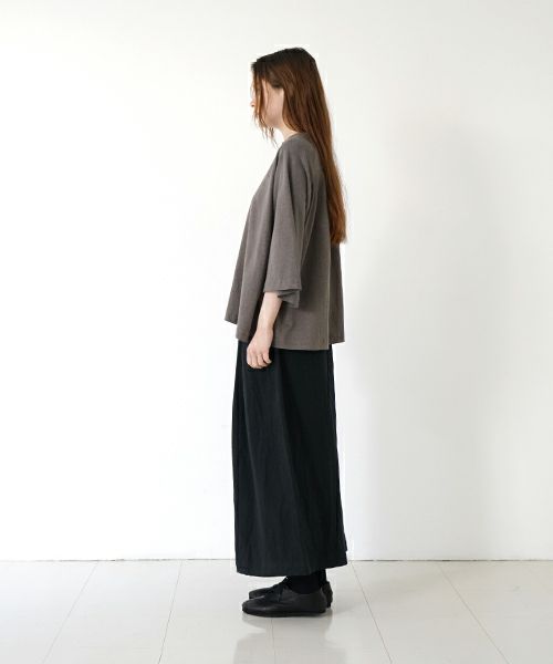 Mochi モチ tuck t-shirt [ms22-to-02/greige] タックTシャツ