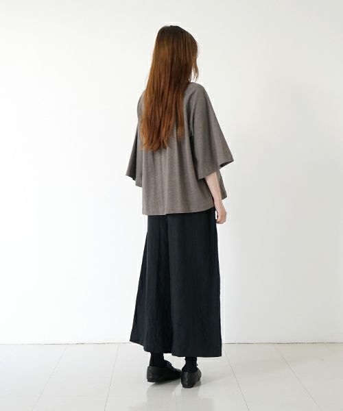 Mochi モチ tuck t-shirt [ms22-to-02/greige] タックTシャツ