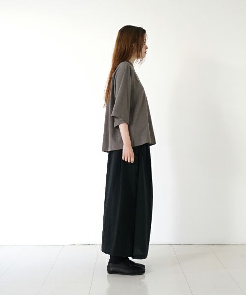 Mochi モチ tuck t-shirt [ms22-to-02/greige] タックTシャツ