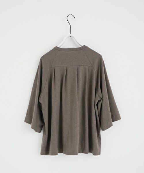 Mochi モチ tuck t-shirt [ms22-to-02/greige] タックTシャツ