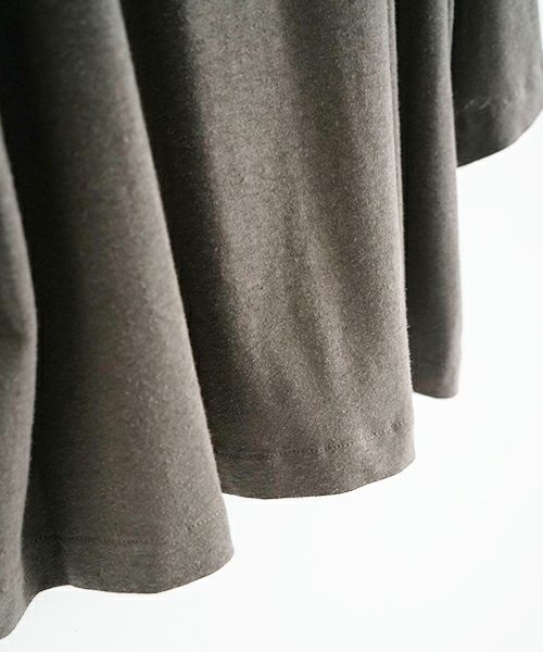 Mochi モチ tuck t-shirt [ms22-to-02/greige] タックTシャツ