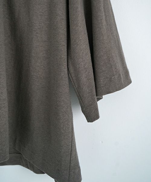 Mochi モチ tuck t-shirt [ms22-to-02/greige] タックTシャツ