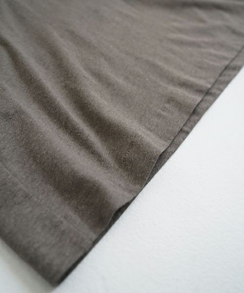 Mochi モチ tuck t-shirt [ms22-to-02/greige] タックTシャツ