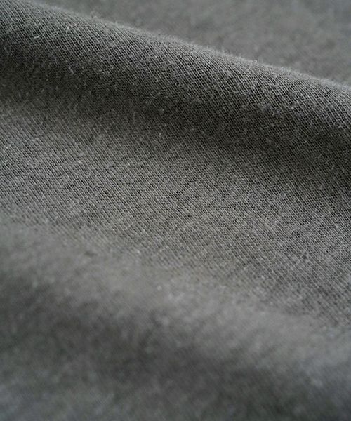 Mochi モチ tuck t-shirt [ms22-to-02/greige] タックTシャツ