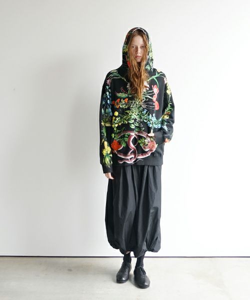 AHCAHCUMあちゃちゅむお花体パーカー（クロ）01-231-0701